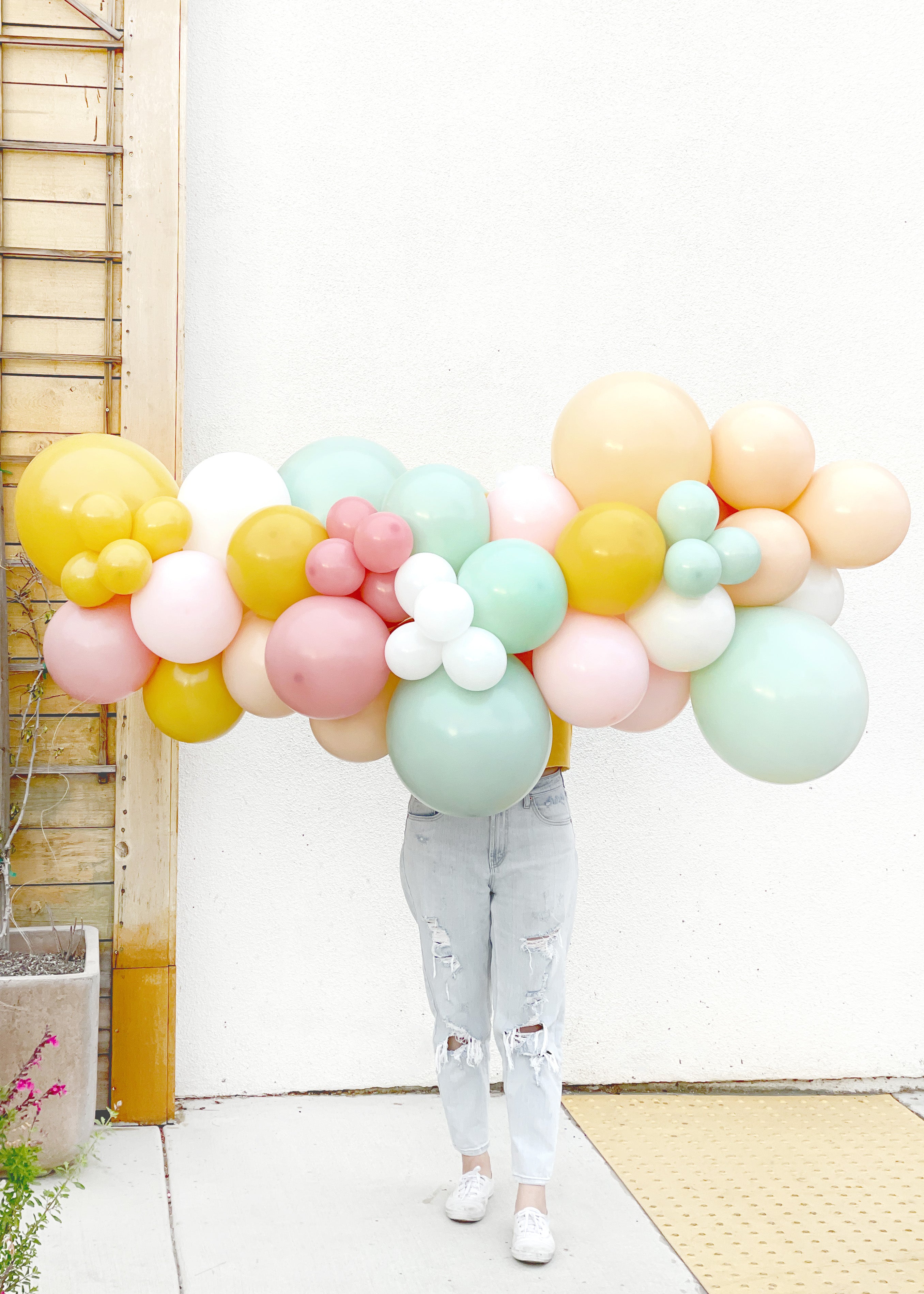 Retro Daisy Balloon Garland To-Go – Oh Shiny!