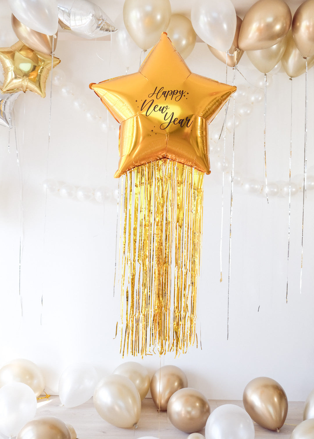 fringed gold star balloon