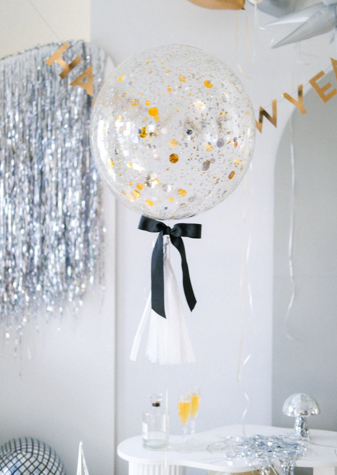 Bubble &amp; Bow - NYE Balloon