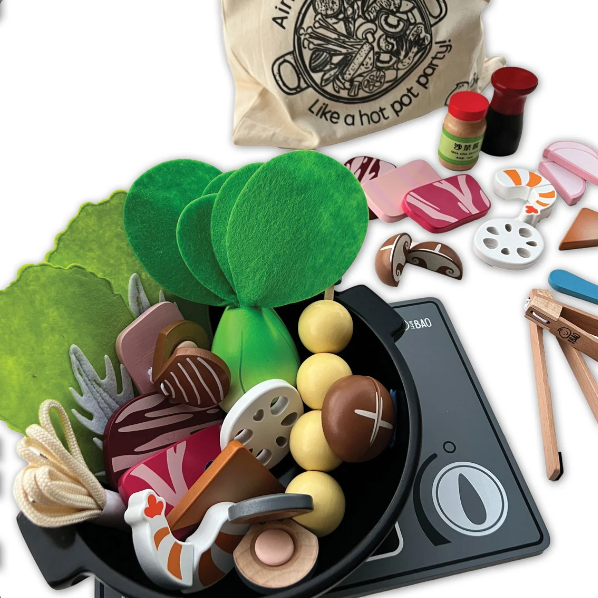 A wooden and magnetic hot pot toy set, including a stove, various food pieces, skewers, noodles, vegetables, meats, tofu, and a tote bag.