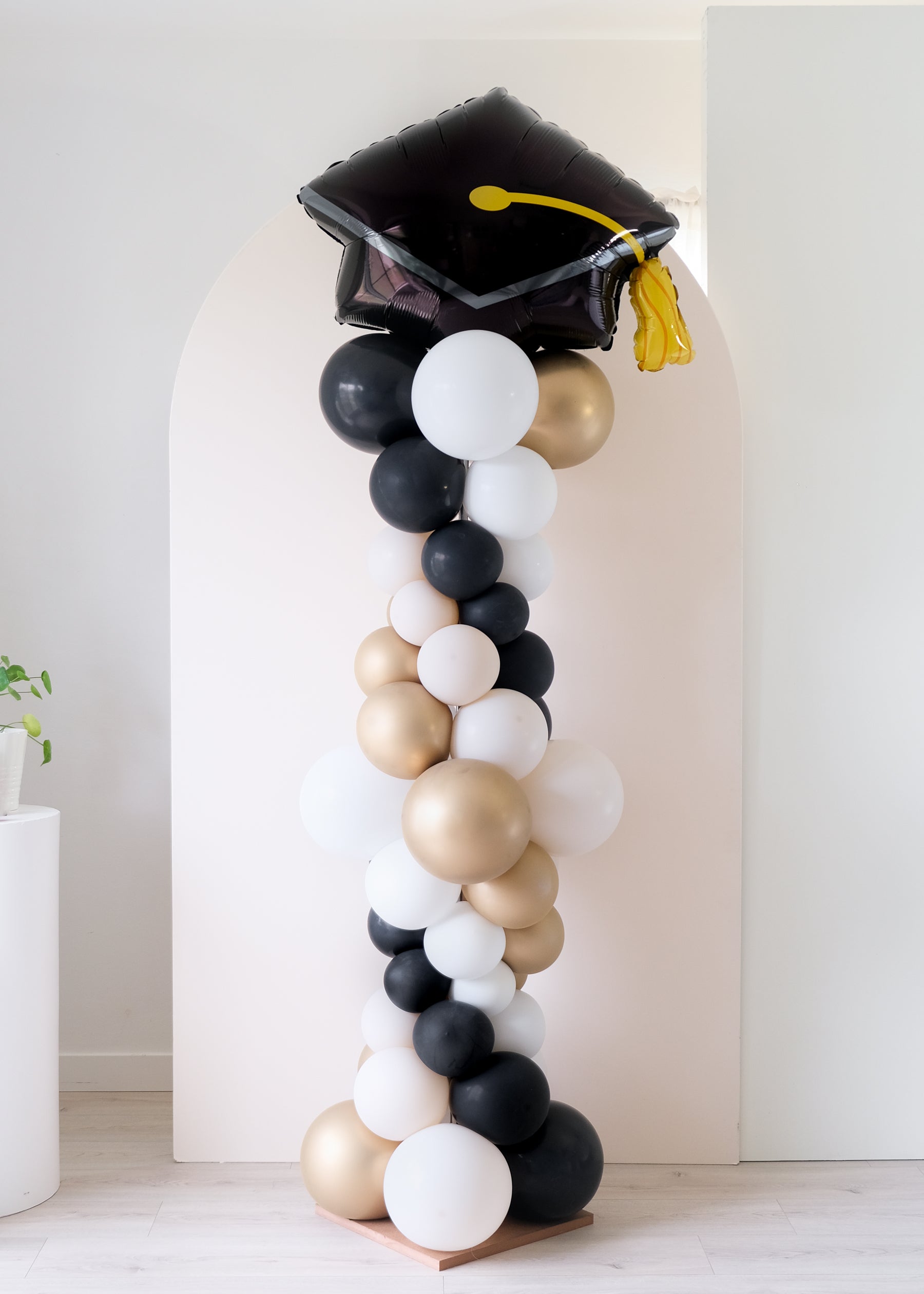 Grad Swirl Balloon Column