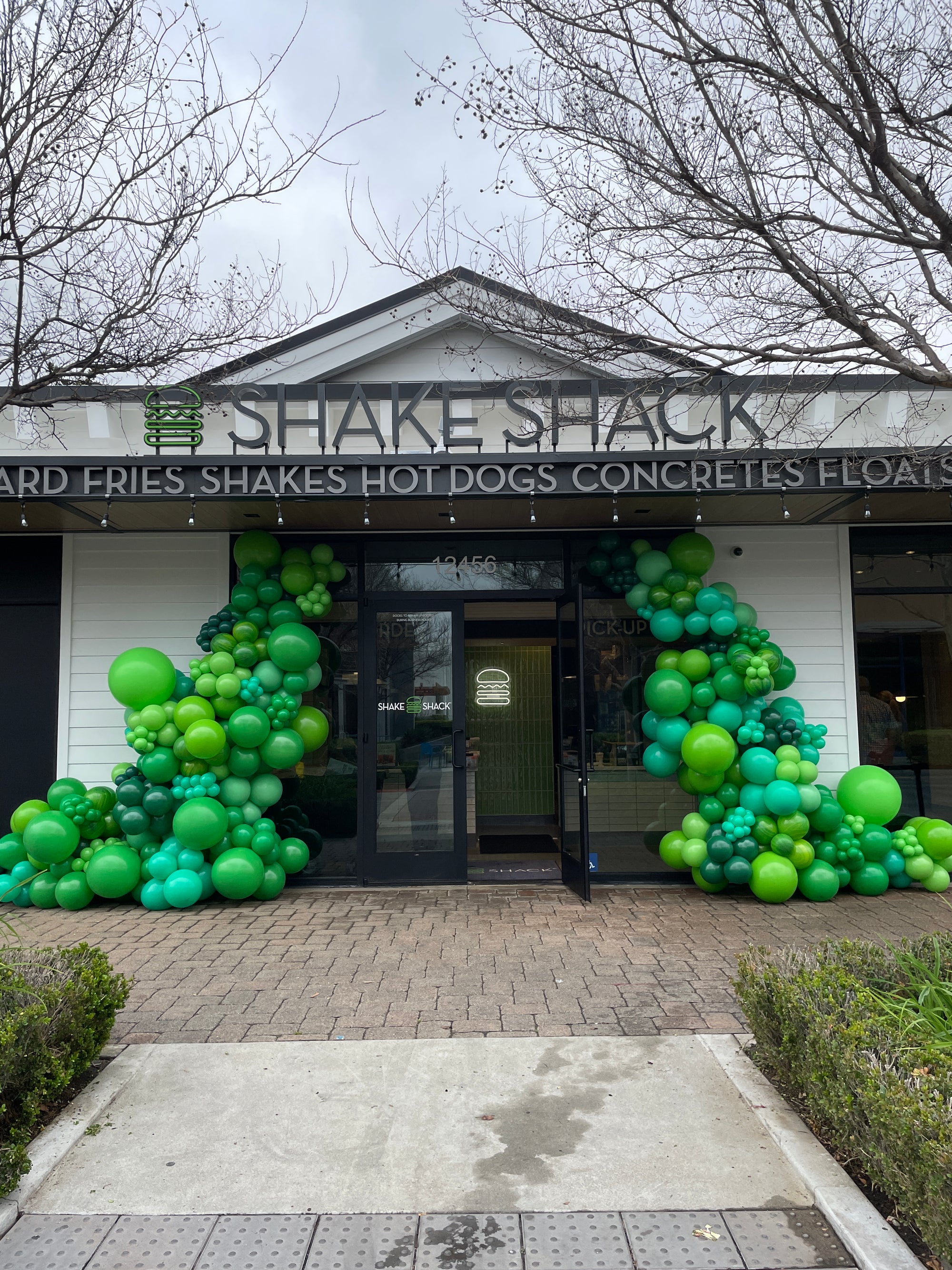 Green balloon garlands outside a Shake Shack in Rancho 