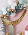 Balloon Garland To-Go in Mistletoe